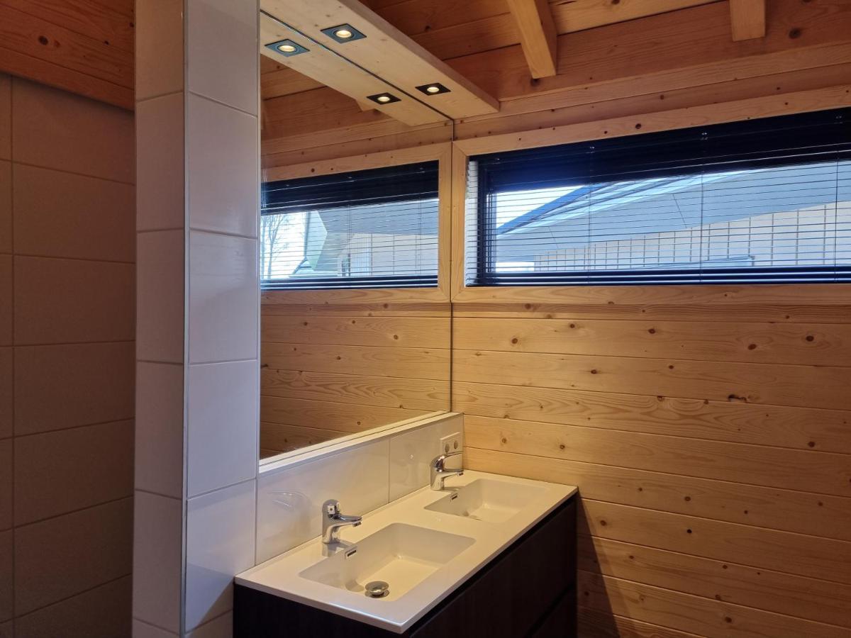 Chalet Met Sauna En Airconditioning Sint Annaland Esterno foto