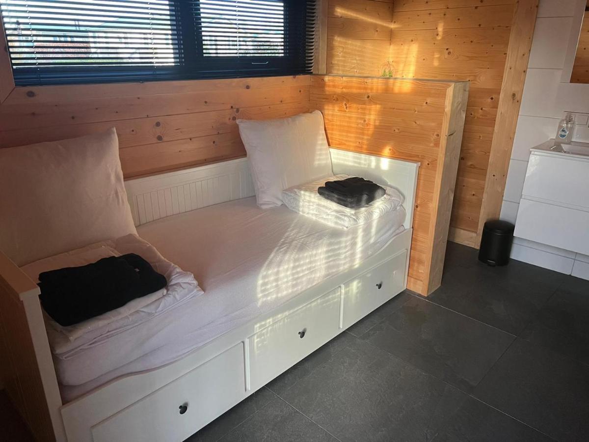 Chalet Met Sauna En Airconditioning Sint Annaland Esterno foto